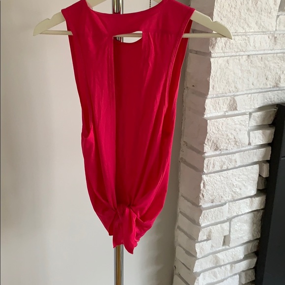 NWOT Pink workout shirt ;Open back with tie - Picture 2 of 4
